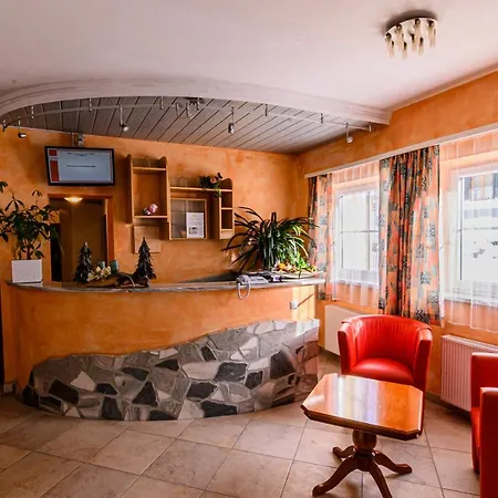 Familien Und Jugendhotel Gstemmerblick 3*