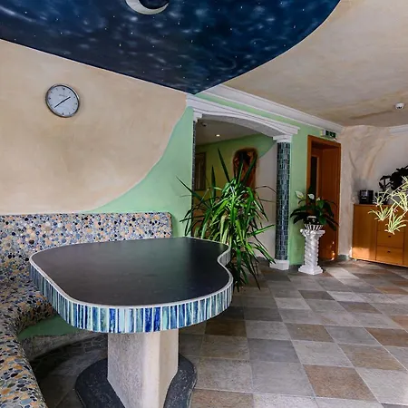 酒店 Familien Und Jugendhotel Gstemmerblick 3*